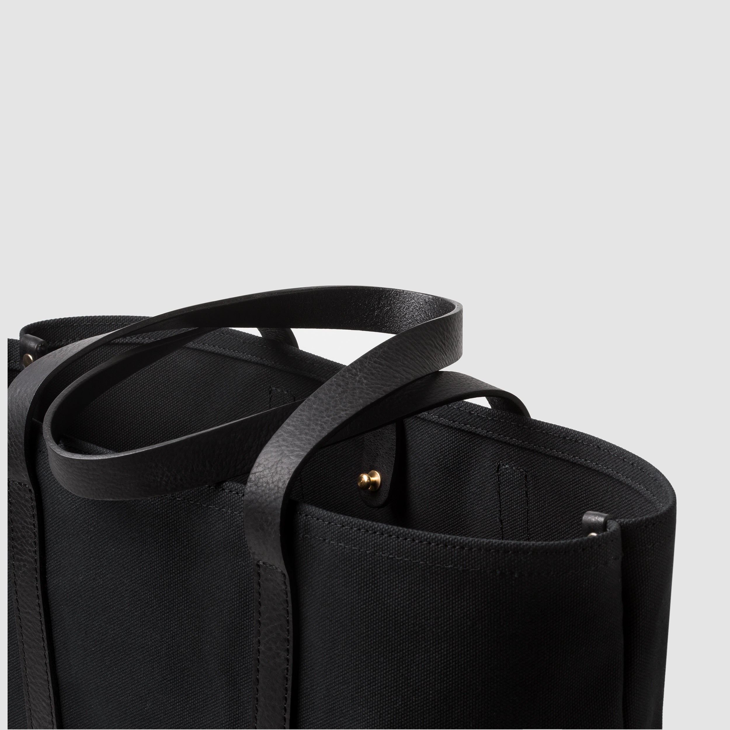 Cano Leather Handle Tote Black close-up