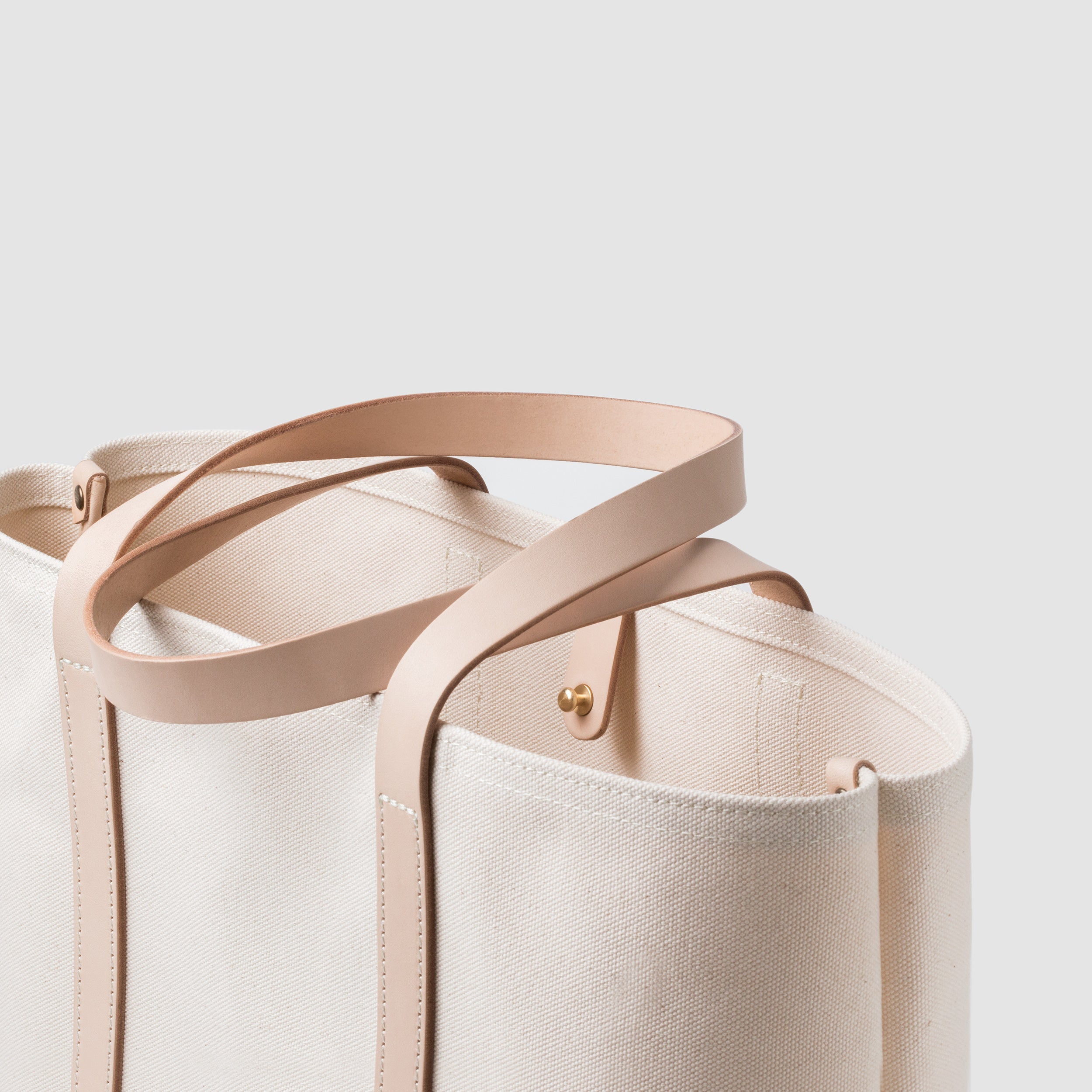 Cano Leather Handle Tote Natural close-up