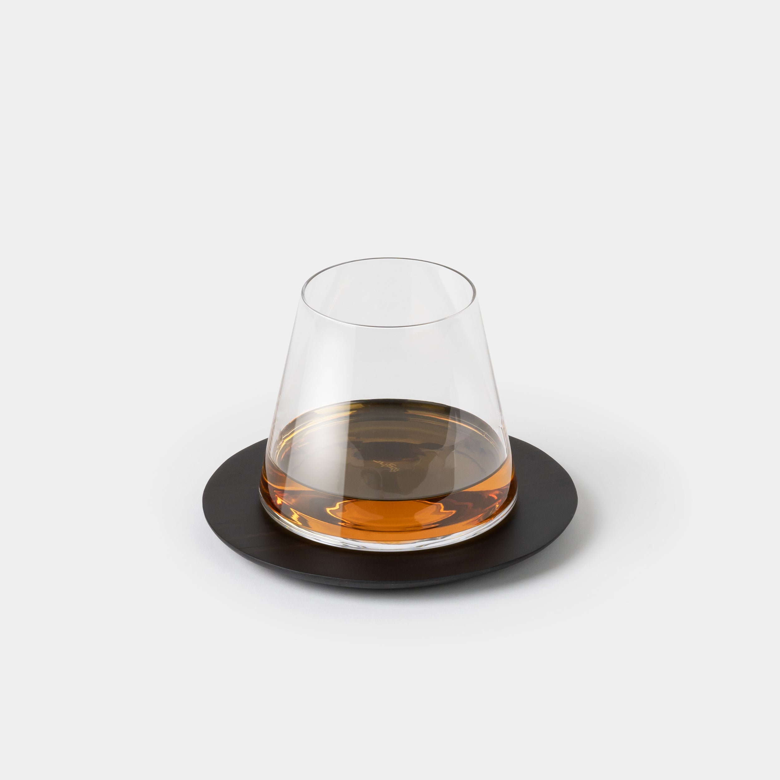 Fujiyama Glass with whiskey resting on the Piatina plate.