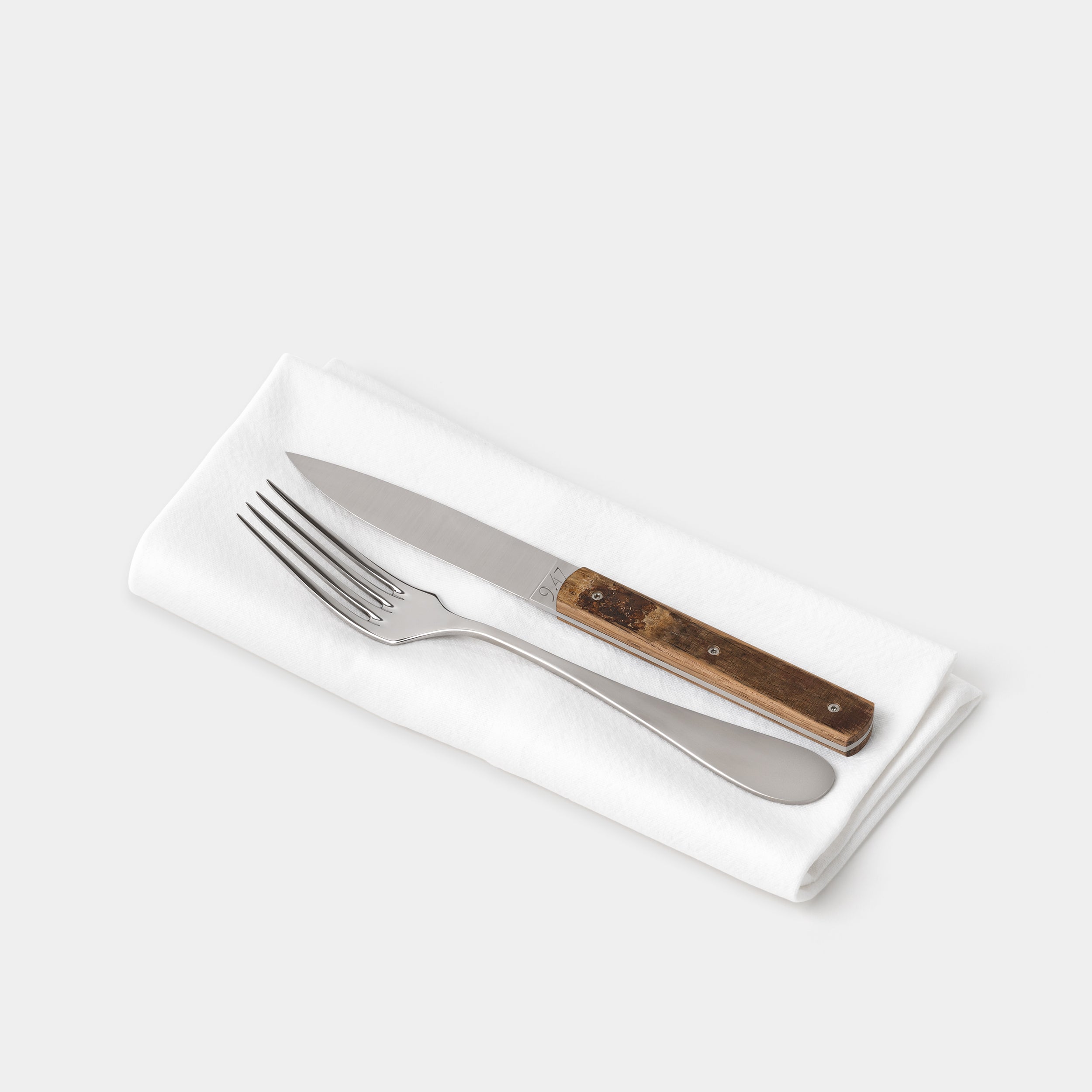 Perceval 9.47 Table Knife Wine Barrel with Fork